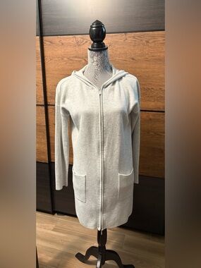 Tahari Light Gray Knit Sweater